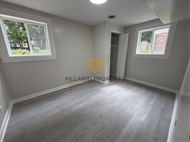 Building Photo - 2706 Lakewood Dr N