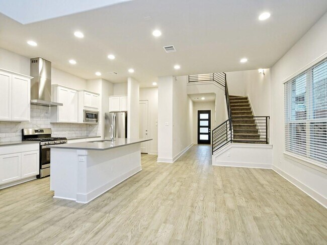 Building Photo - 1249 Summerbrooke Cir