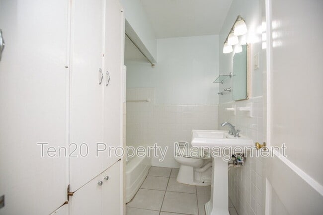 Building Photo - 1706 Wells Dr