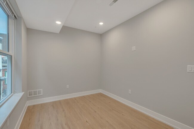 Building Photo - 937 N 29th St