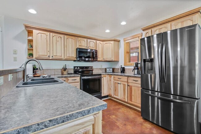 Building Photo - 816 Reedy Ln
