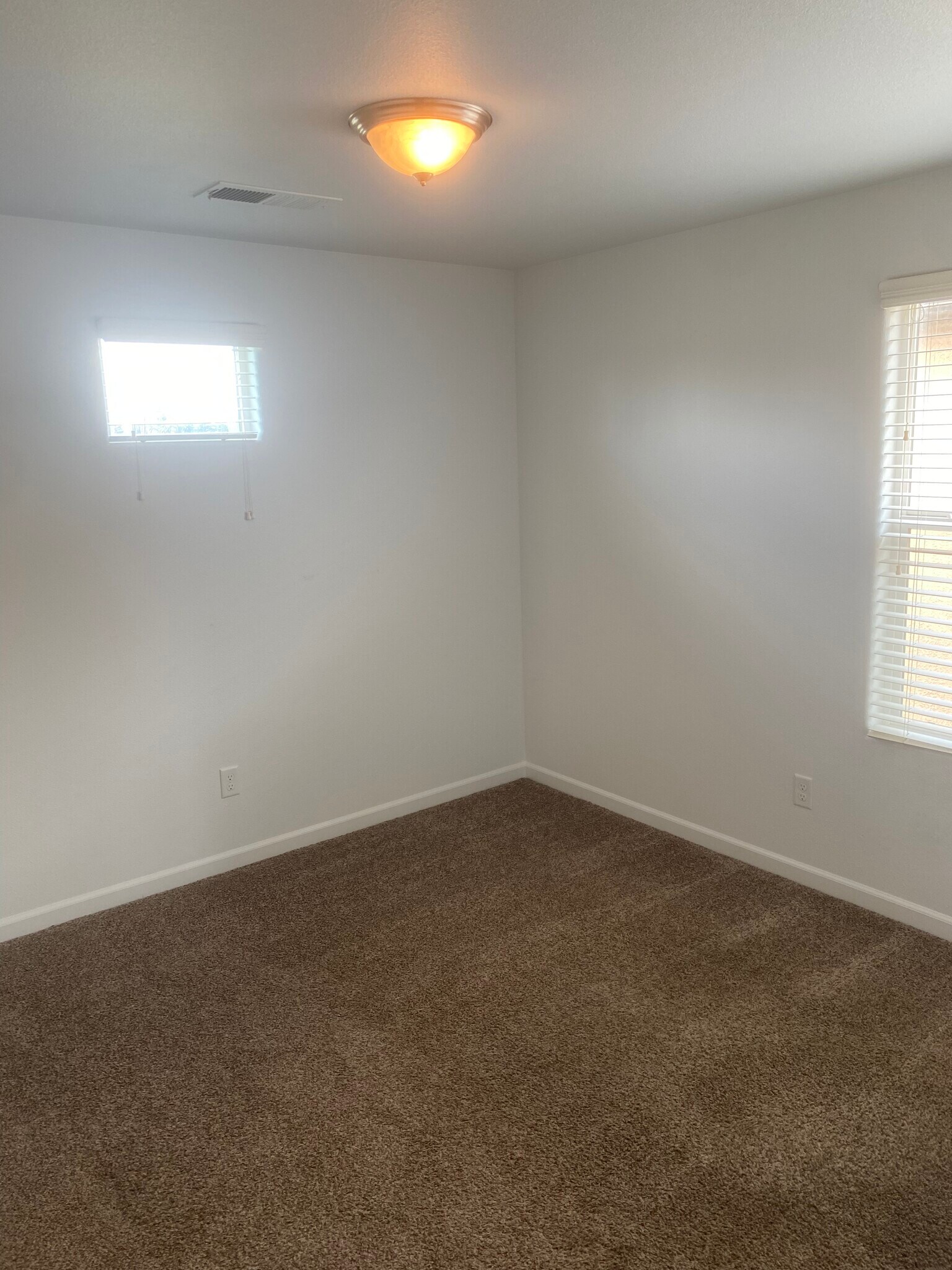 Building Photo - 7045 N Harmony Dr