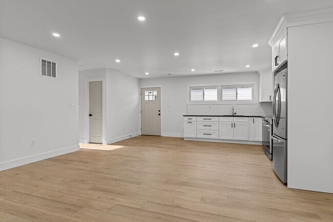 Building Photo - 38 Indian Creek Dr
