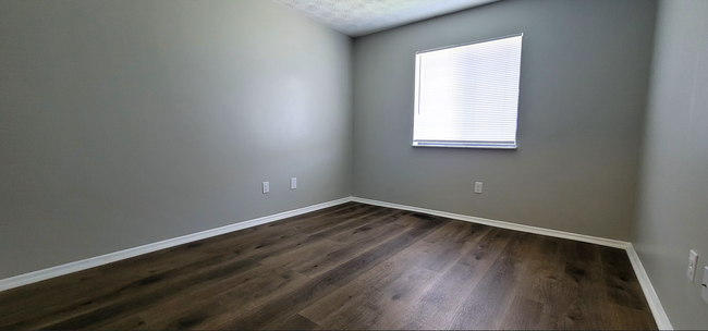 Building Photo - Beautiful 2 bedroom 1.5 bath Condo with at...