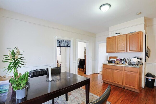 Building Photo - 440 Wickenden St