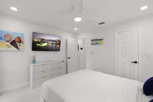 Building Photo - 12231 Areaca Dr