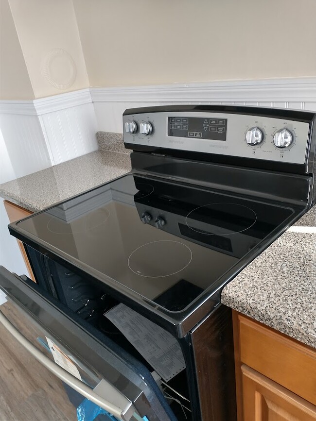 Building Photo - 9 James St