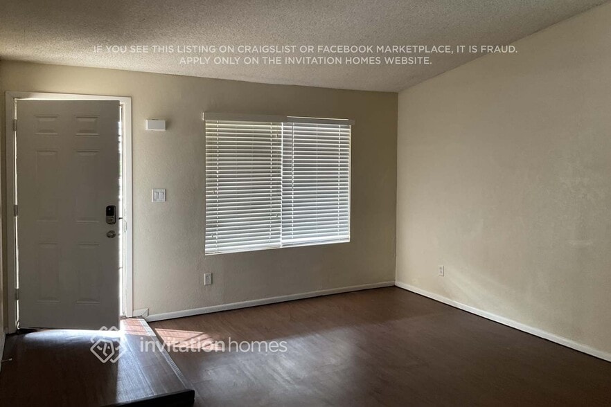 Building Photo - 726 W Laguna Azul Ave