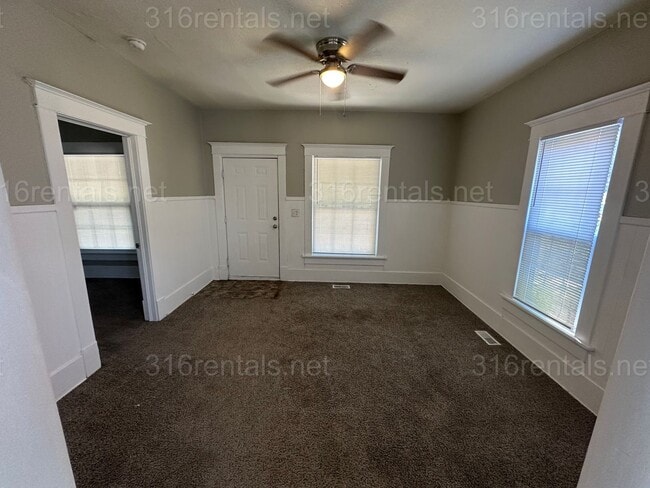 Building Photo - $1049 - 3 bedroom 1 bath - Single Family Home