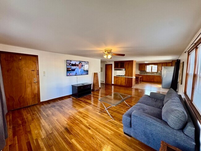 Building Photo - 156 Nichols Ave