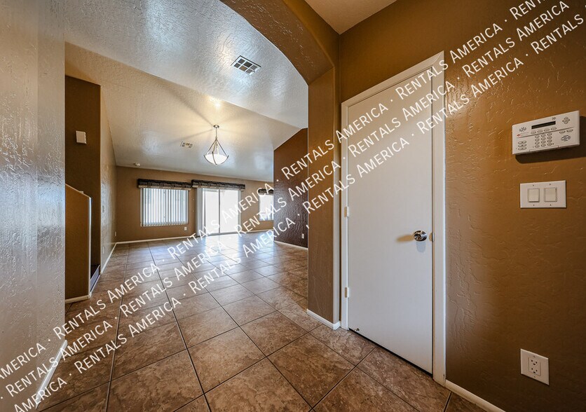 Building Photo - 3160 W Frankfurt Dr