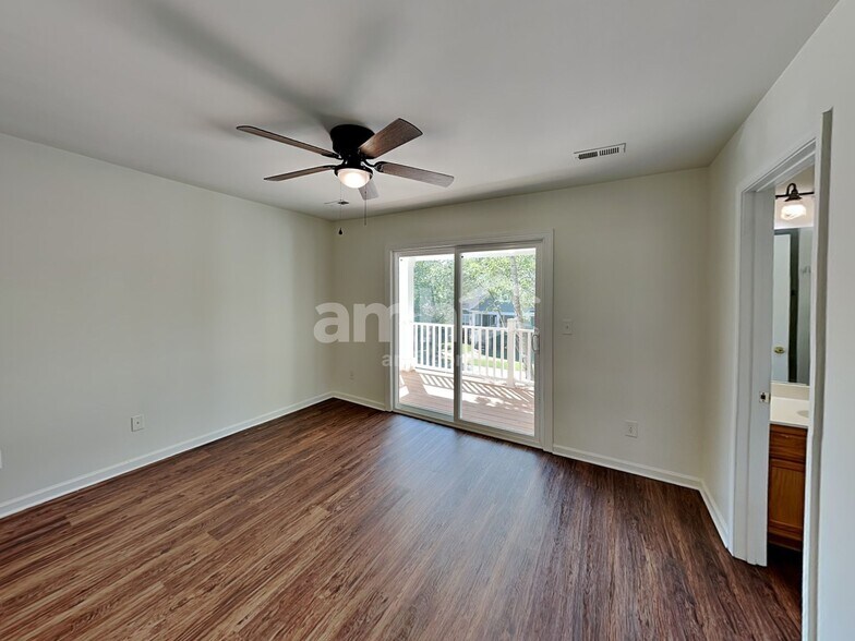 Building Photo - 9149 Glenashley Dr