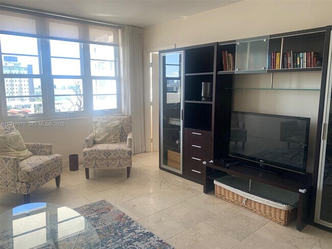 Building Photo - 100 Lincoln Rd