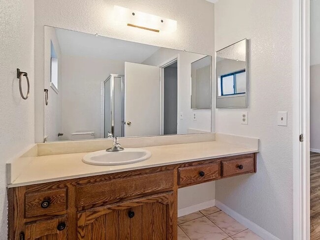 Building Photo - Ready To Go Recently Updated 3 Bedroom Single Story Home!!!