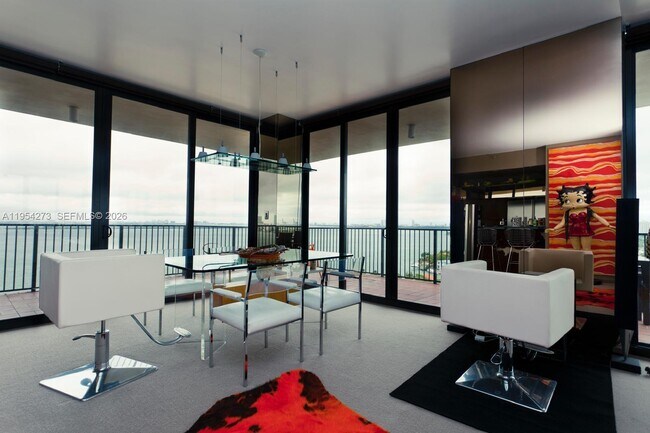 Building Photo - 1000 Venetian Way