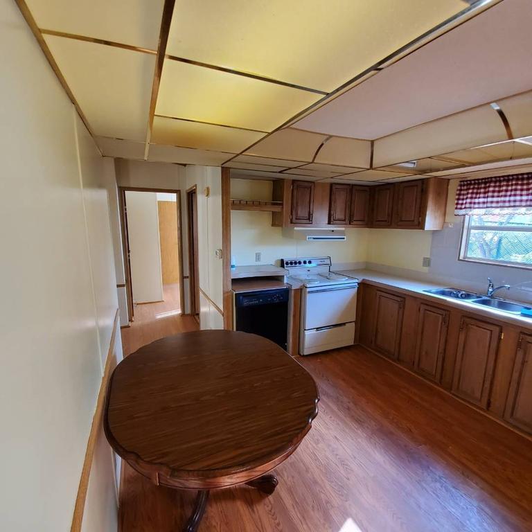 EAT IN KITCHEN - 15017 Johansson Ave