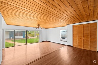 Building Photo - Spacious Studio 1 bath with Beautiful wood...