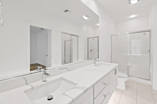 Building Photo - 354 Jacaranda Dr