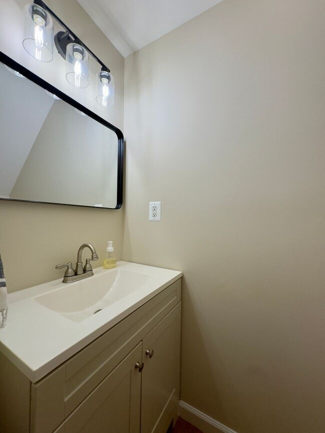 Building Photo - Two-Bedroom Townhome next to Patterson Park!