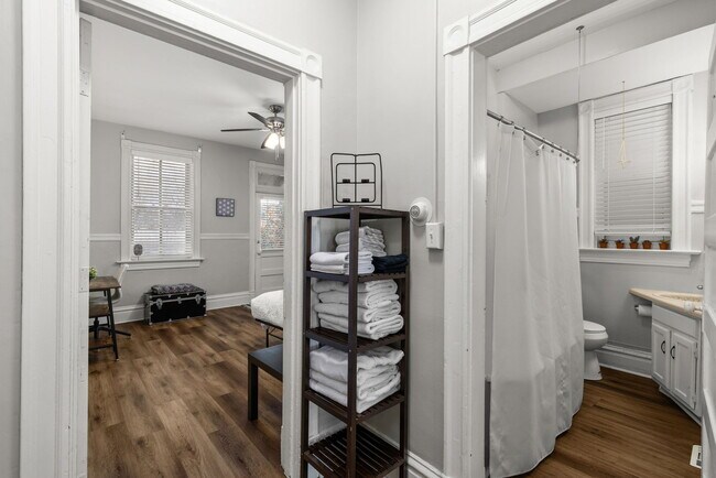 Building Photo - 2819 Shenandoah Ave