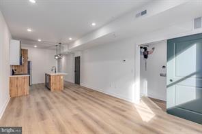 Building Photo - 1222 W Silver St