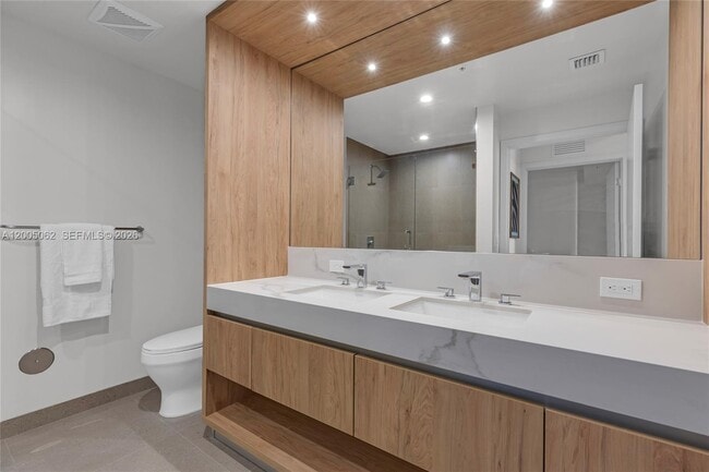 Building Photo - 11 NE 6th St