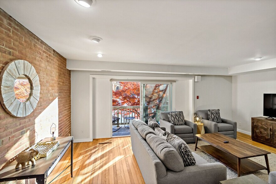 Building Photo - 3303 Water St NW