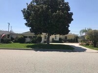 Building Photo - 840 E Florence Ave