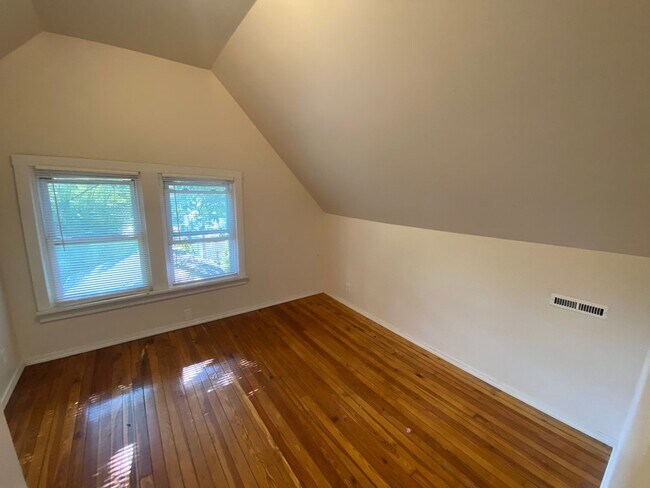 Building Photo - 2300 Indianola Ave
