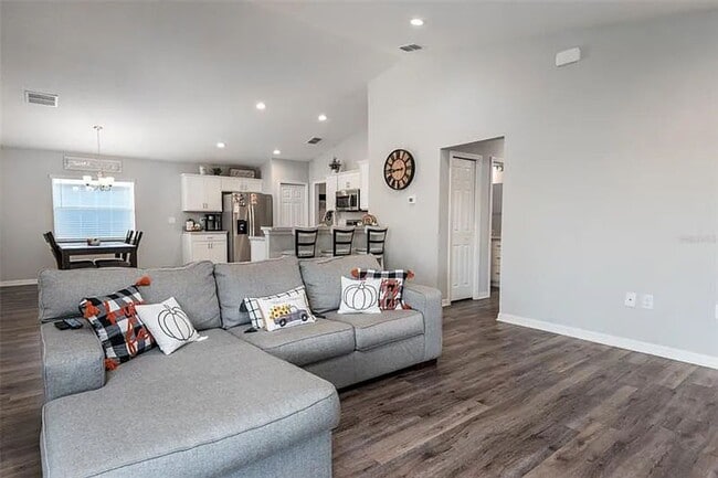 Building Photo - Gorgeous Three Bedroom in Towne Park Estates