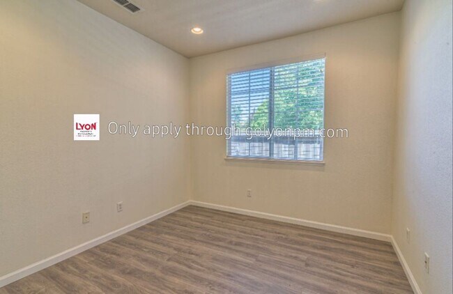 Building Photo - 4 br, 3.5 bath House - 390 Lanfranco Circle