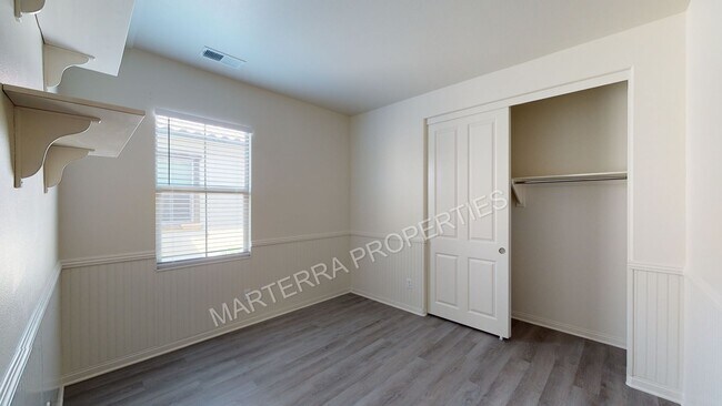 Building Photo - Beautiful 3 Bed/2.5 Bath Home in Portola S...