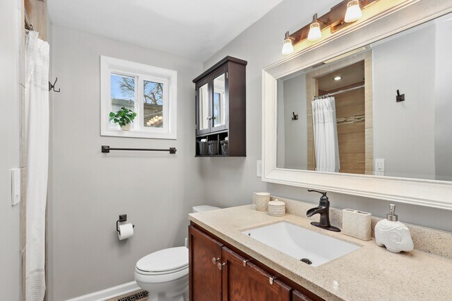 Building Photo - 7329 Ash St