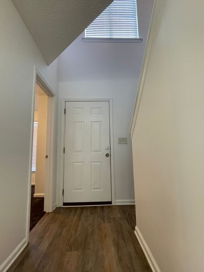 Building Photo - Spacious 4 Bedroom Townhome in Jackson with fenced backyard!