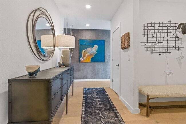 Building Photo - 1600 S 1st St