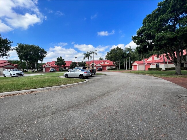 Building Photo - 7942 Lexington Club Blvd