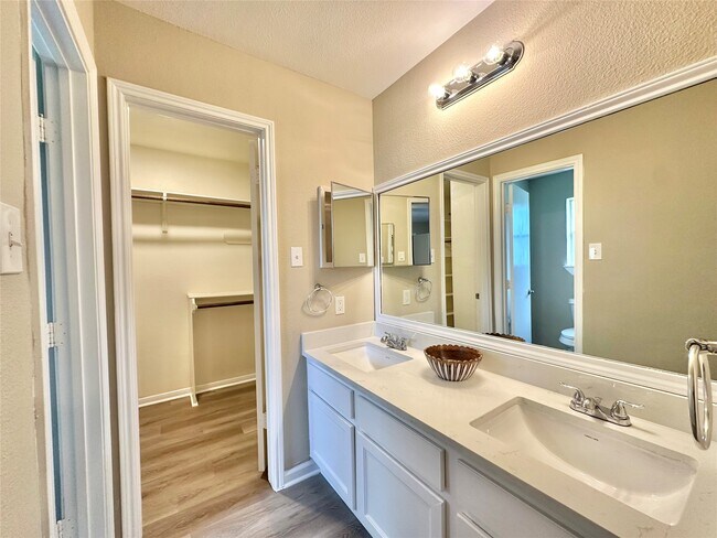 Building Photo - 1514 Park Meadow Dr