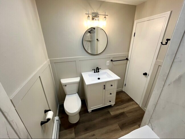 Building Photo - 1207 Rosewood Dr NE