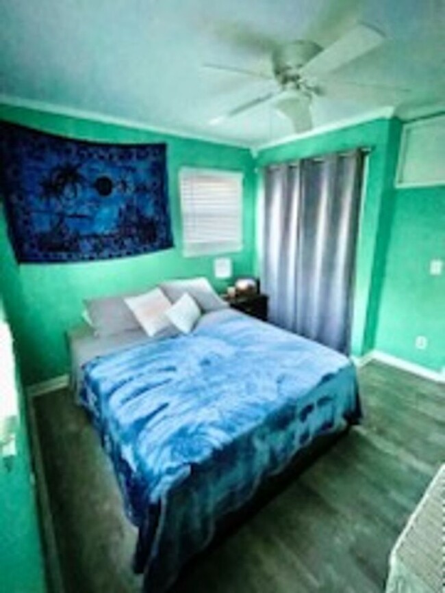 Building Photo - Welcome to this fully furnished 3 bedroom,...