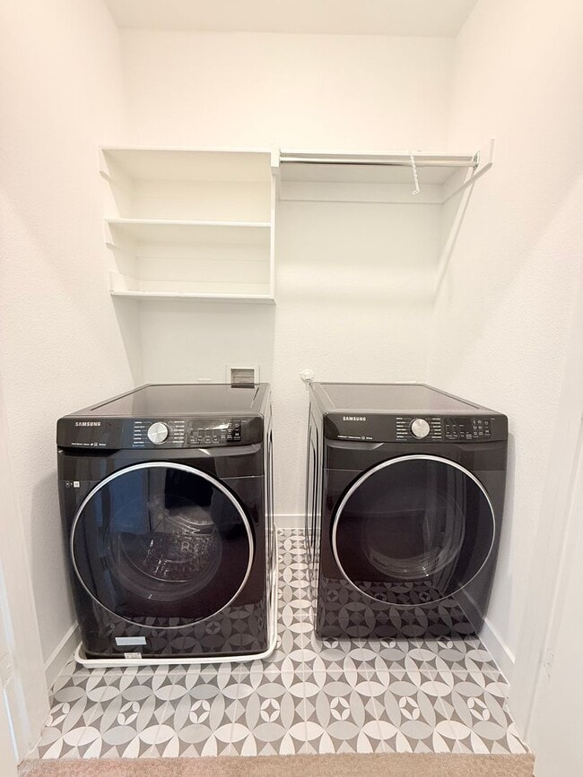 Building Photo - AVAILABLE NOW -Stunning 3-Bedroom Townhome Overlooking Greenbelt in Plano ISD 600 Collier Drive