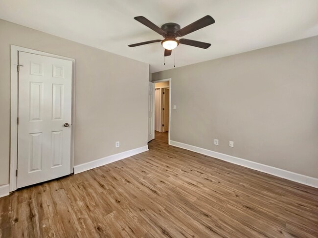 Building Photo - 382 Cologne Dr SE