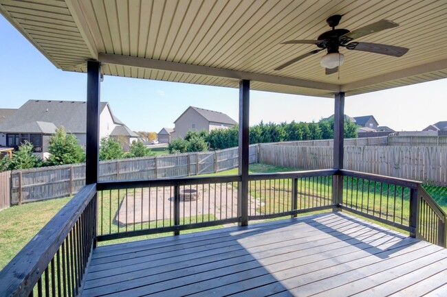 Building Photo - HUGE FRESH Executive home in Farmington