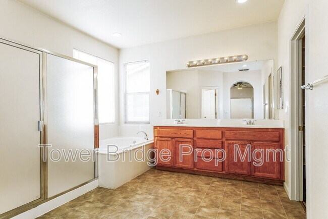 Building Photo - 3918 Ginko Way