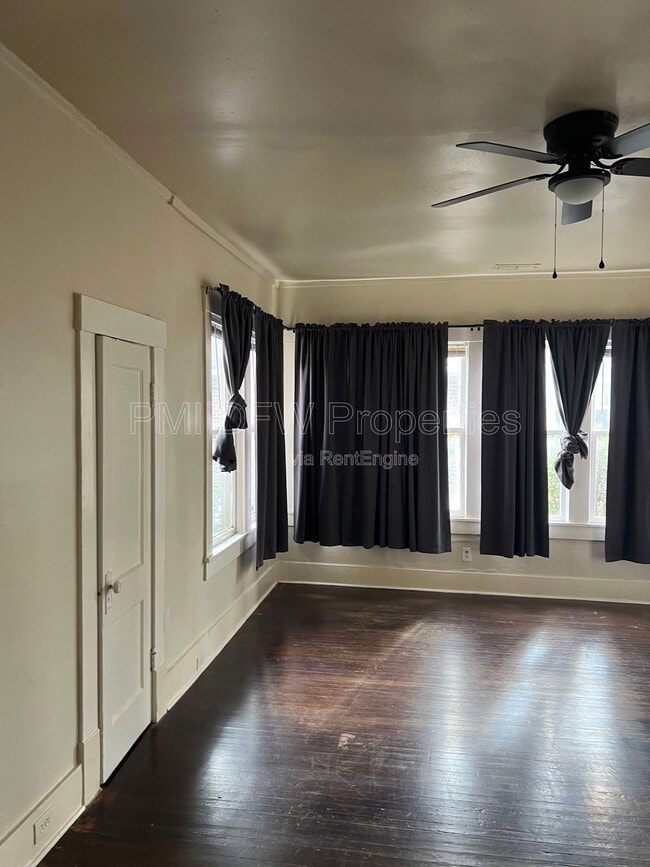 Building Photo - 219 S Montreal Ave