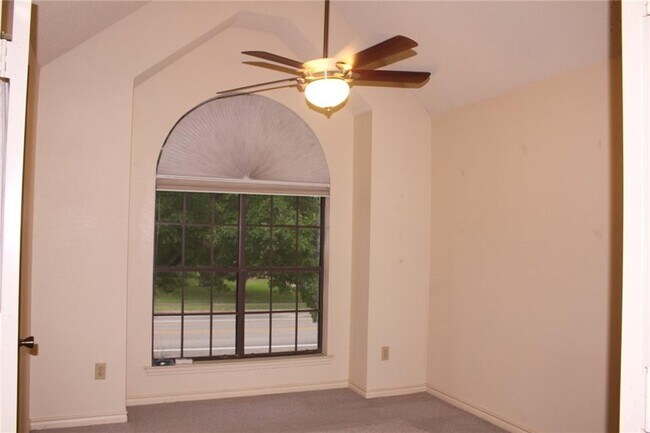 Building Photo - 2141 Surrender Ave