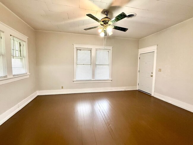 Building Photo - 1501 N Washington St