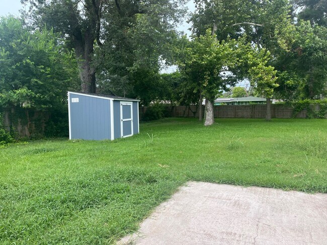 Building Photo - 603 Center Way