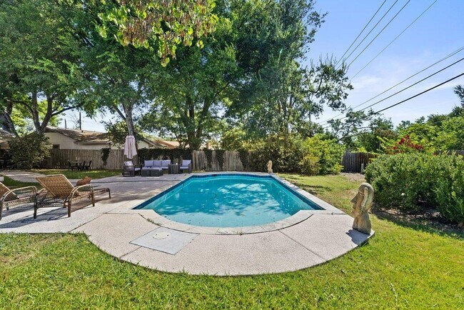 Building Photo - 9513 Braeburn Glen St