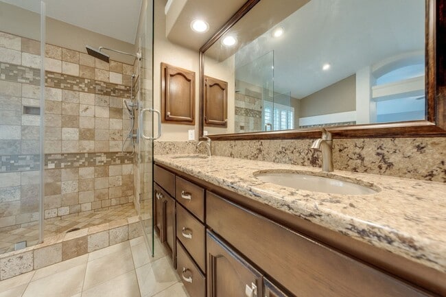 Building Photo - Stunning Folsom Split-Level Home with Pool & 3-Car Garage in Quiet Cul-De-Sac