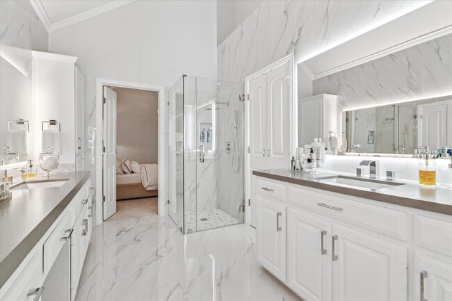 Building Photo - Incredible 4-Bedroom